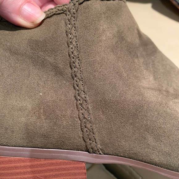 Expressions size 9 moss green bootie - Picture 5 of 7